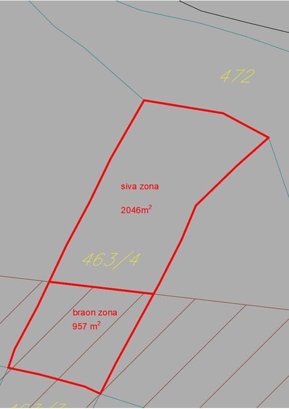 Katasterplan eines 3003 m² großen Grundstücks in Kolašin, Montenegro: Zonengrenzen von 2046 m² und 957 m² für die Bebauung.