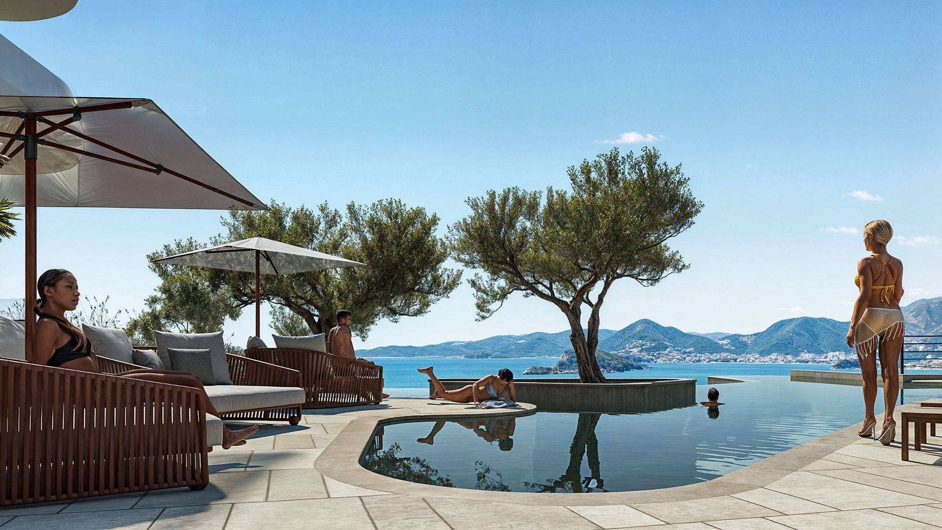 Piscine à débordement avec vue sur la mer dans le complexe Reževići, Monténégro : terrasse avec chaises longues, oliviers et panorama sur les montagnes.