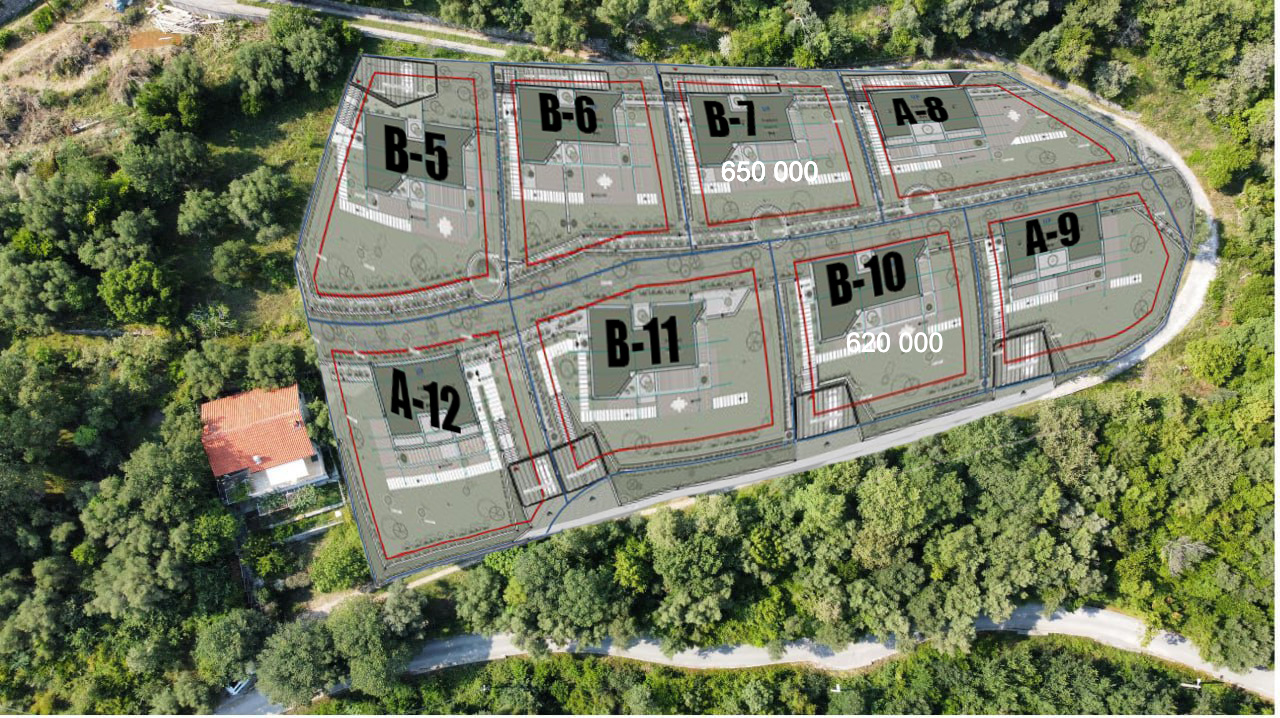 Plan zagospodarowania kompleksu willi w Herceg Novi, Czarnogóra: widok z góry na działki z oznaczeniem budynków.