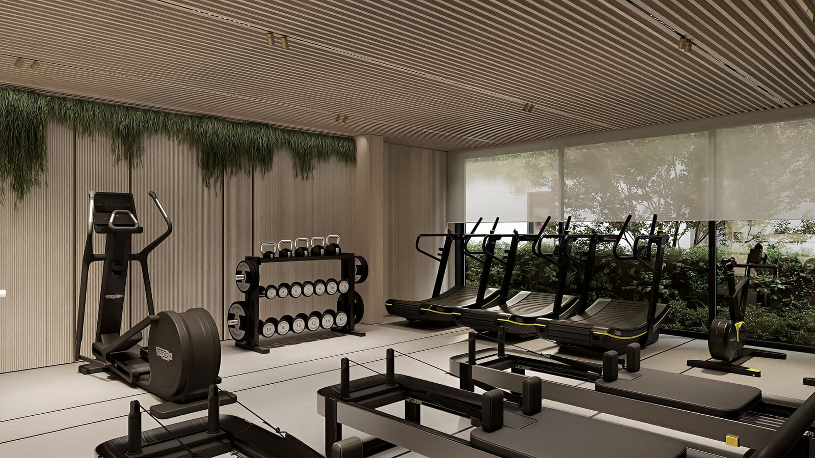 Современный тренажерный зал с оборудованием Technogym в жилом комплексе, Кумбор, Черногория.