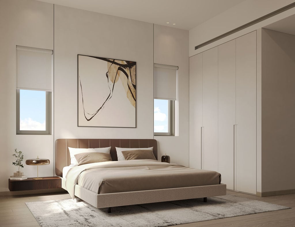Modernes Schlafzimmer in einer Wohnung in Luštica, Montenegro: Doppelbett, Einbauschrank und stilvolles Interieur.