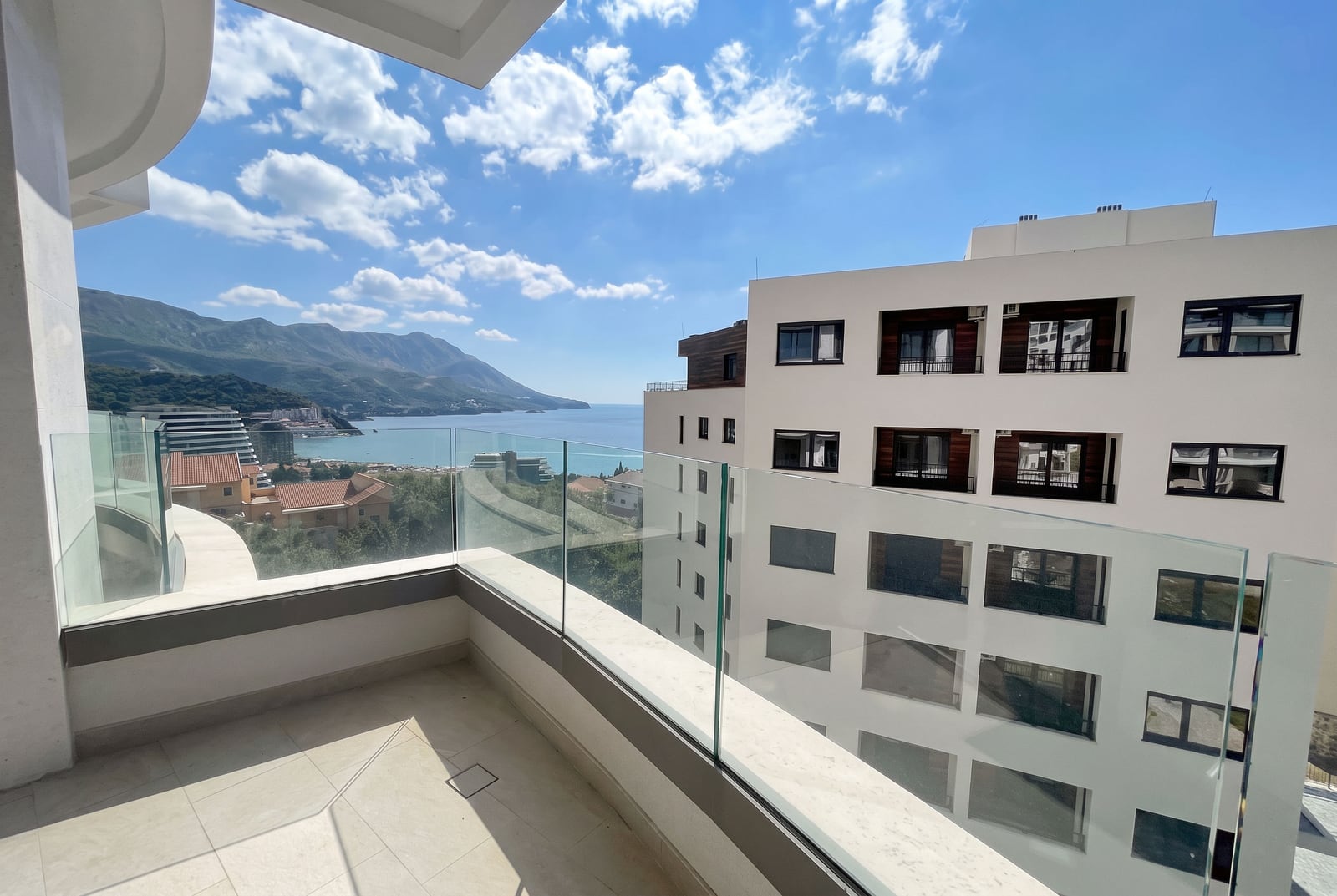Apartment in Becici No. 2896
