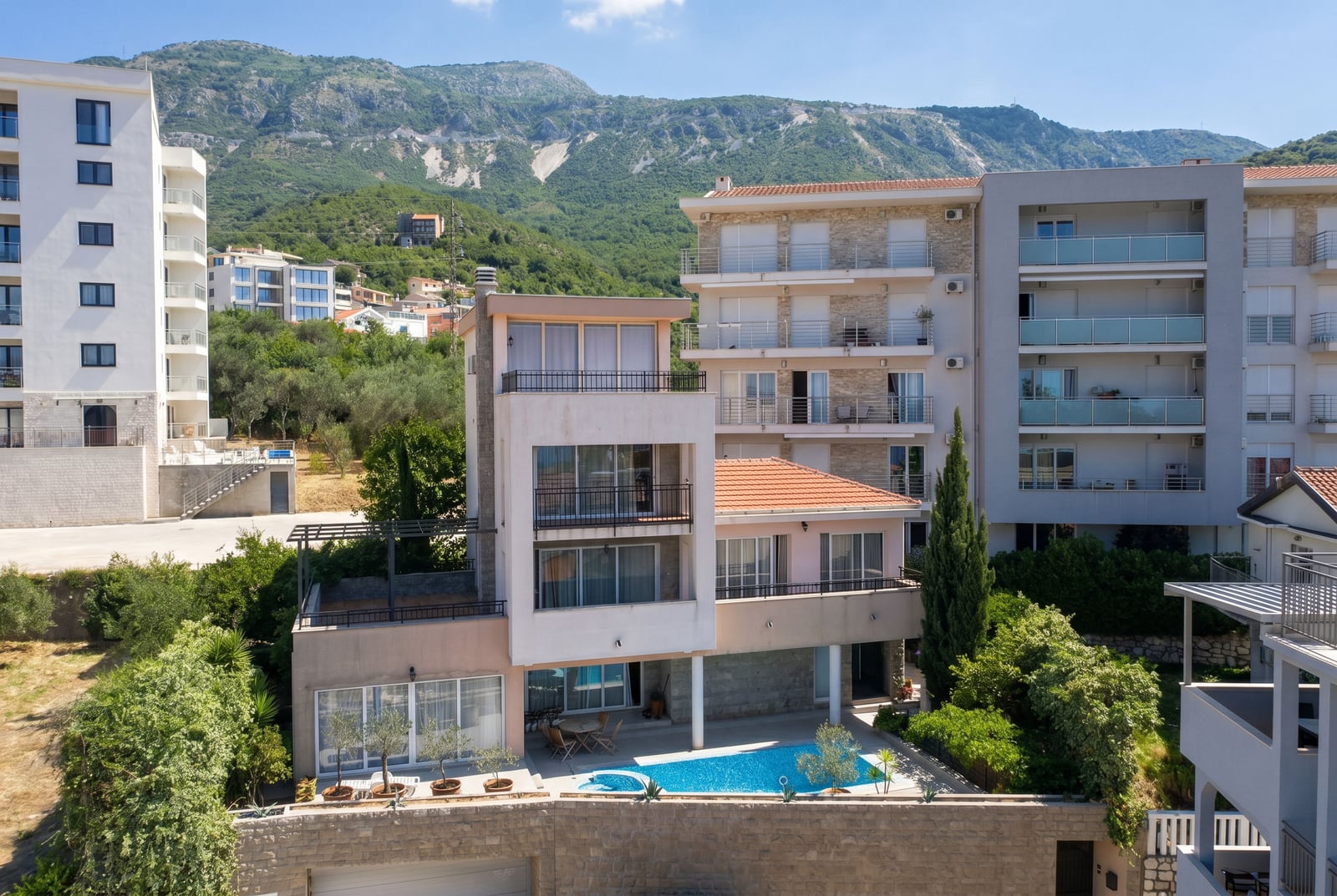 Villa à Bečići n°2750