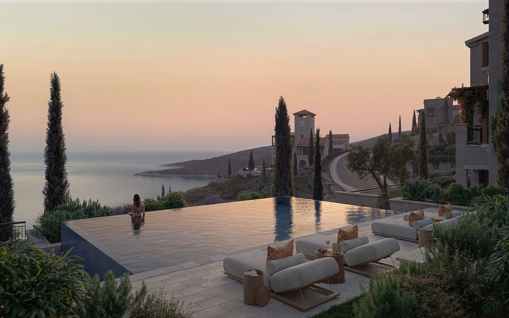 Infinity-Pool mit Meerblick in der exklusiven Wohnanlage Luštica, Montenegro, mit Loungebereich und Sonnenliegen.