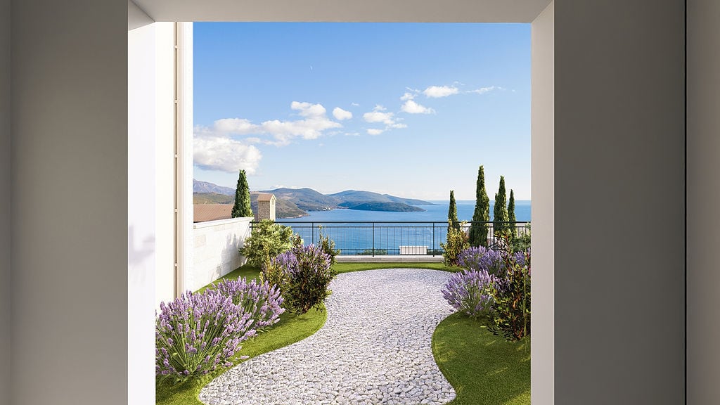 Blick von der Terrasse der Wohnung in Luštica, Montenegro: Landschaftsgestaltung mit Lavendel, Kiesweg und Panoramablick auf das Meer.