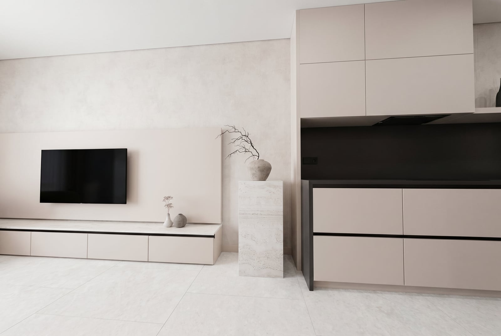 Modernes Wohnzimmer mit Küche im Minimalismus-Stil in einer Wohnung, Tivat, Montenegro: beige Möbel und Marmordekor.