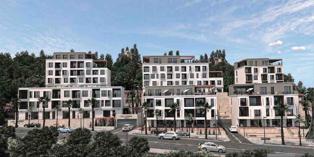 Moderner Wohnkomplex Tivat Gardens in Tivat, Montenegro: Architektur der Gebäude mit Terrassen und Panoramafenstern.