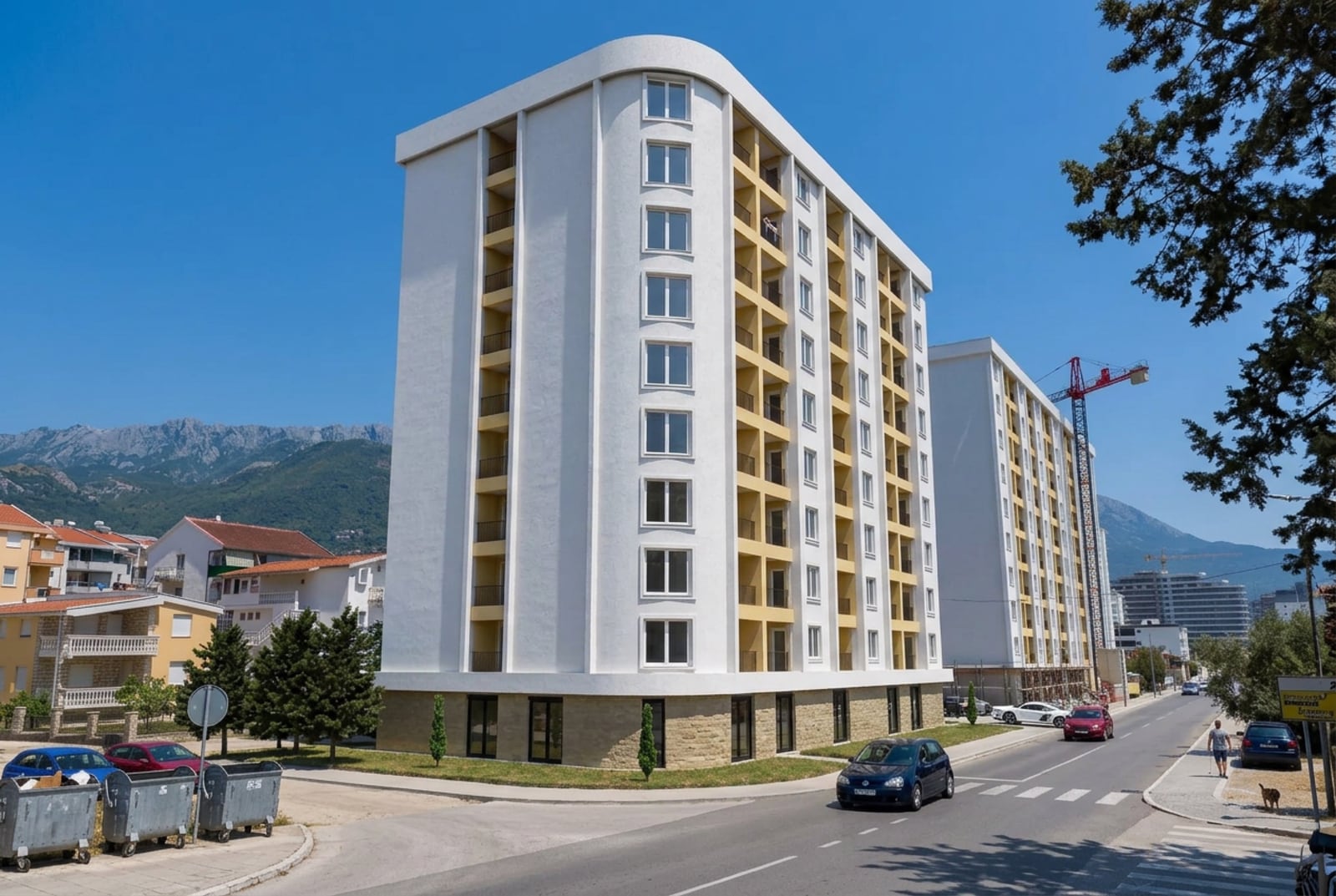 Moderner Wohnkomplex in der Stadt Bar, Montenegro: Blick auf ein mehrstöckiges Gebäude mit Balkonen und Berglandschaft.