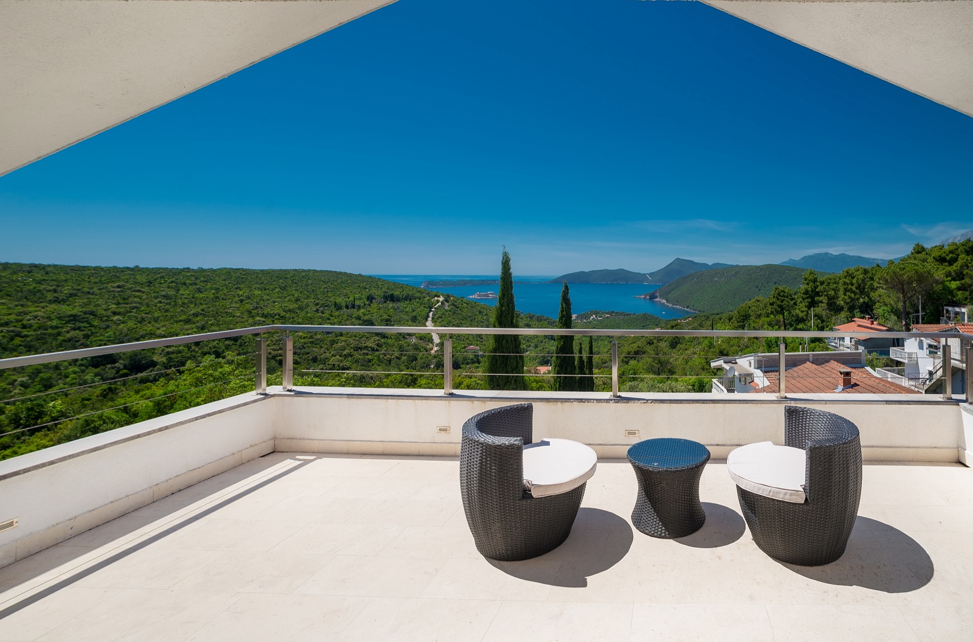 Villa de 4 dormitorios 240 m² Lustica, Montenegro